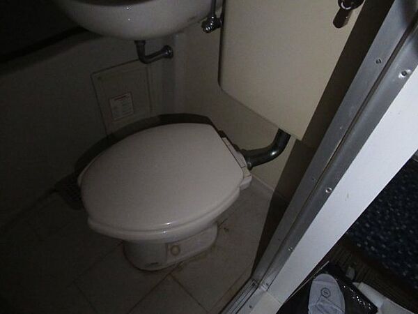 画像12:落ち着いた色調のトイレです
