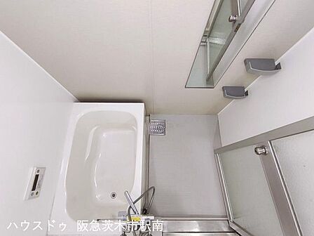 浴室に小窓あります