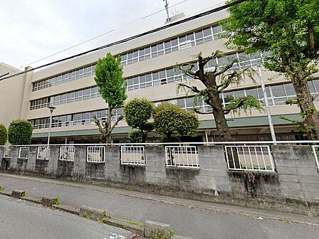 茨木市立三島中学校 950m