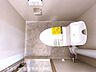 トイレ：トイレを上から俯瞰した画像です
