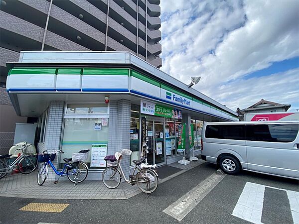 画像18:ファミリーマート 姫路壱丁町店（717m）