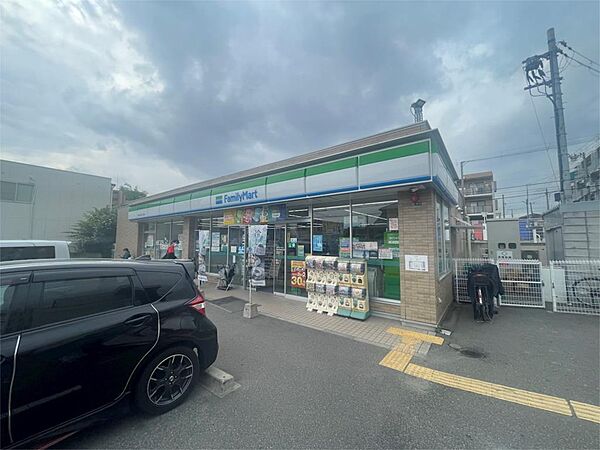 画像19:ファミリーマート 吹田江坂五丁目店（924m）