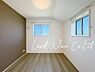 寝室：【全居室フローリング仕上げ♪】使いやすい全室フローリングタイプのお部屋です！もちろん全居室に収納完備♪