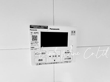 【追焚機能付き給湯器】 ◆自動お湯張り機能付きの便利な設備です。追焚機能で水道代の節約にもつながります。