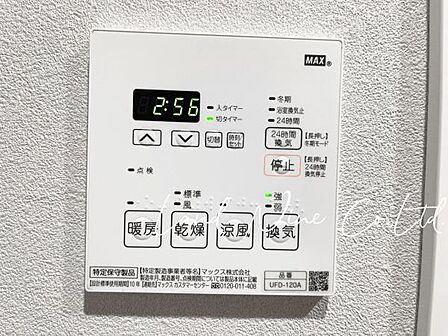 【浴室乾燥機】 ◆雨の日のお洗濯も快適にできる浴室乾燥機付き。乾燥だけでなく暖房機能の備えている為、ヒートショック対策にも便利に活用いただけます。