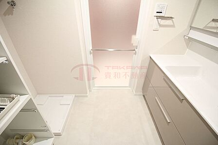洗面台・洗濯機置場・浴室が集約され、スムーズな家事動線を叶える洗面脱衣スペース