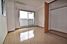 洋室：※同建物の別のお部屋の写真です。