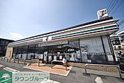 セブンイレブン草加西町保健所通り店 徒歩4分。 320m