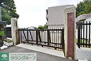 草加市立新田小学校 徒歩13分。 980m