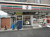 セブンイレブン本町1丁目 徒歩7分。 490m
