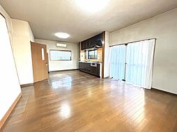 桑名市大字桑部　戸建て 6LDKのリビング/ダイニング