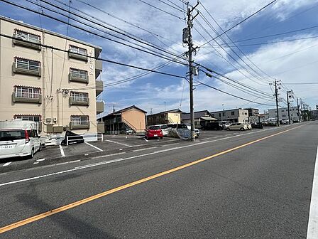 【駐車場西側前面道路】