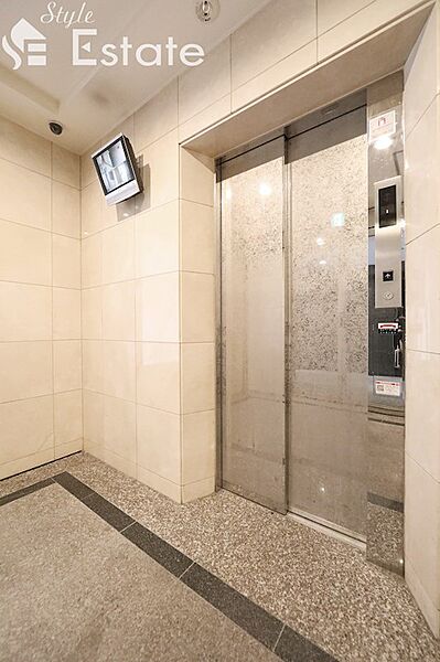 画像24:エレベーター　防犯カメラ