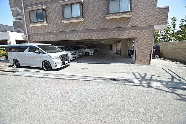 画像19:駐車場