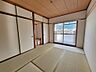 和室：6帖の和室。畳の表替えしています。