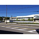 小学校「岡谷市立長地小学校まで817ｍ」
