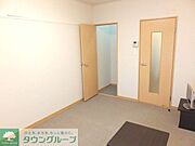 左手のドアはウォークインクローゼット。