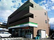 ファミリーマート市川北方二丁目店 徒歩8分。コンビニ 600m