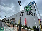 徒歩9分。サミットストア 浦安駅北口店 690m