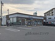 ファミリーマート　奈良秋篠早月町店まで300メートル