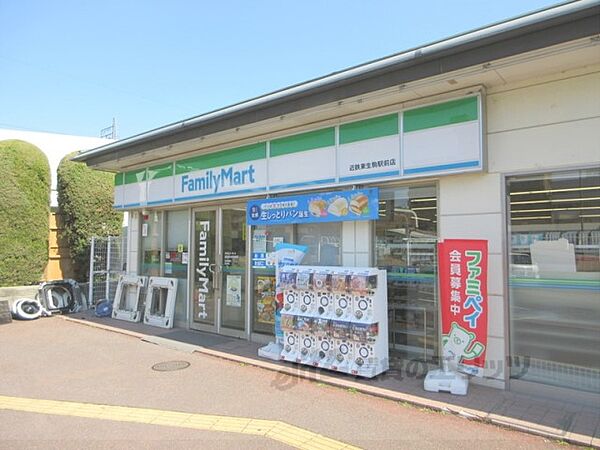画像18:ファミリーマート　近鉄東生駒駅前店まで600メートル