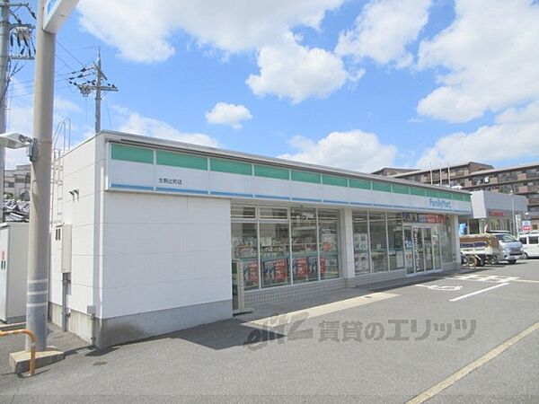 画像7:ファミリーマート　生駒辻町店まで900メートル