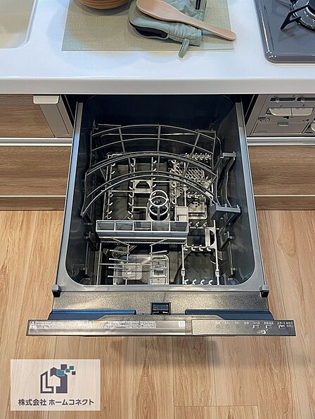 キッチン設備|日々の家事の負担を軽減させる食器洗い乾燥機を搭載。光熱費も安くなり、一石二鳥です。
