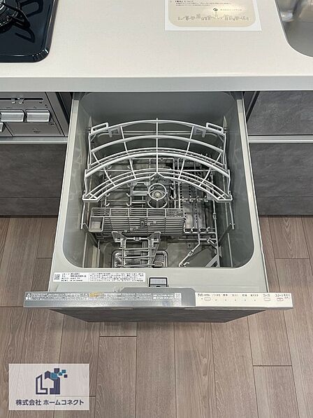 キッチン設備|日々の家事の負担を軽減させる食器洗い乾燥機を搭載。