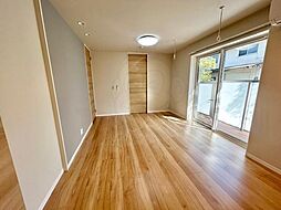 近鉄南大阪線 高田市駅 徒歩7分の賃貸マンション 1階2LDKのリビング/ダイニング