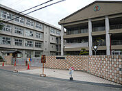 氷丘小学校（1084m）