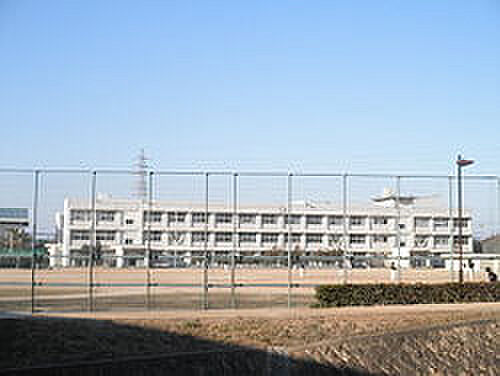 画像16:播磨中学校（899m）