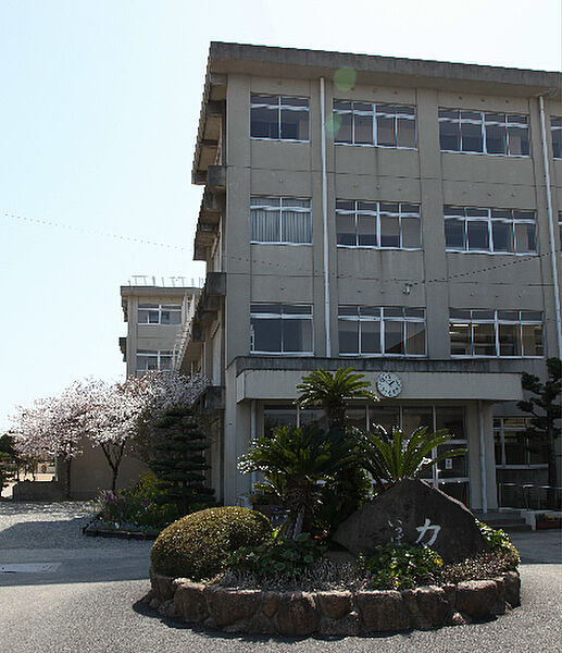 画像17:高砂市立米田西小学校（898m）