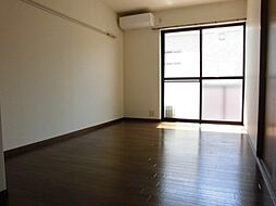 エステートピアあいらく 101 1階1LDKのリビング/ダイニング