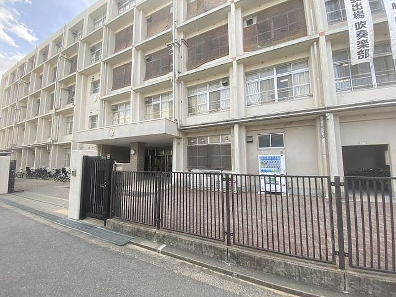 Used detached house · 4LDK in Osaka &mdash; photo 7