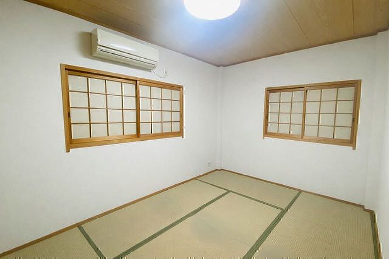 Used detached house · 5LDK in Osaka &mdash; photo 8