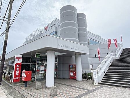 大阪安治川口駅前郵便局 790m