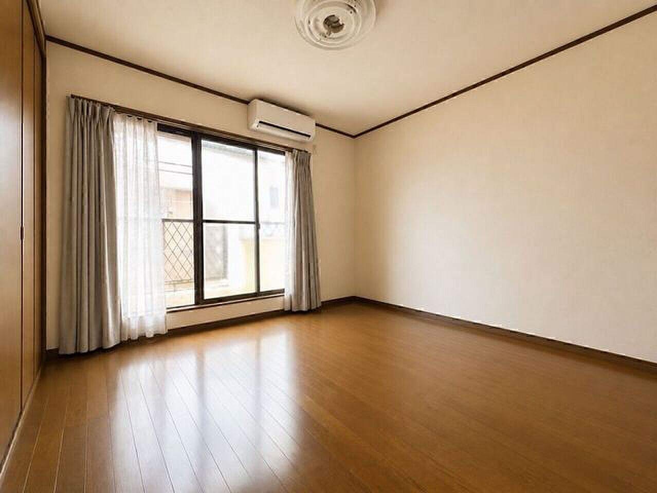 Used detached house · 4LDK in Osaka &mdash; photo 4