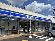 ローソン 武蔵村山中央三丁目店　約280m（徒歩4分）