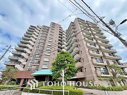 外観が語る、品格とクオリティ。目を惹く佇まいが特徴です。
