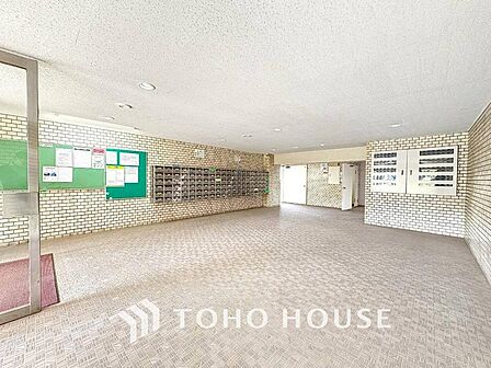 色合いも落ち着いた色を中心に構成され、重厚感のある雰囲気で居住者・来客者を迎えてくれます。
