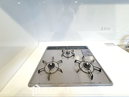 3口ガスコンロでお料理のスピードもUP。効率よくお料理ができますね。