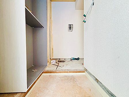 落ち着いた雰囲気の玄関、家族の帰りを暖かく迎えてくれます。