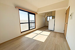 最上階角部屋につき日当り良好な室内!