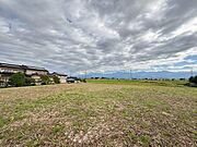 土地上には建物は無く、現状渡しとなります。