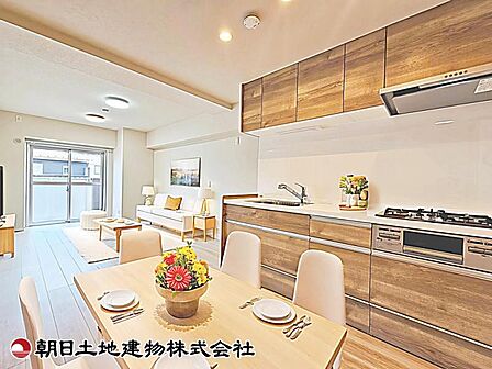 【リビング】無駄を省いたリビング空間です。必要な家具を配置しても圧迫感が出にくく、すっきりと暮らせます。（家具等はCG加工です） 