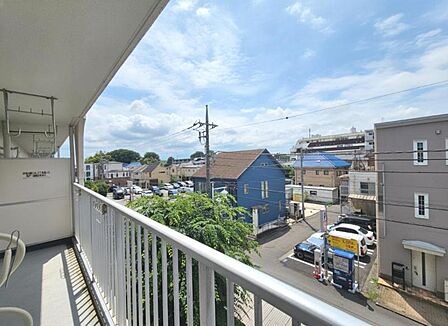 【眺望】リビングやバルコニーから望む開放感のある眺望です。景色を楽しみながら、明るく快適な生活空間を確保できます。