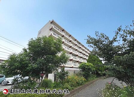 【外観】重厚感のある落ち着いた外観です。周囲の環境と美しく調和し、安心感のある佇まいが来客時にも好印象を与えます。