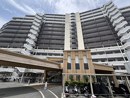 総戸数170戸の大規模マンション。安定した居住コミュニティと充実した共用施設が日々の暮らしに余裕をもたらしますミュニティ!