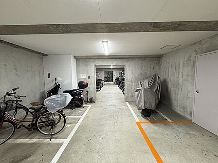 自転車置き場、バイク置き場ございます。