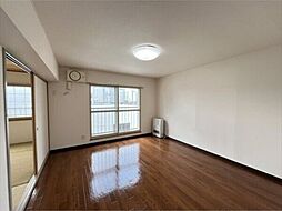 アーバンクリスタル 4階1LDKのリビング/ダイニング